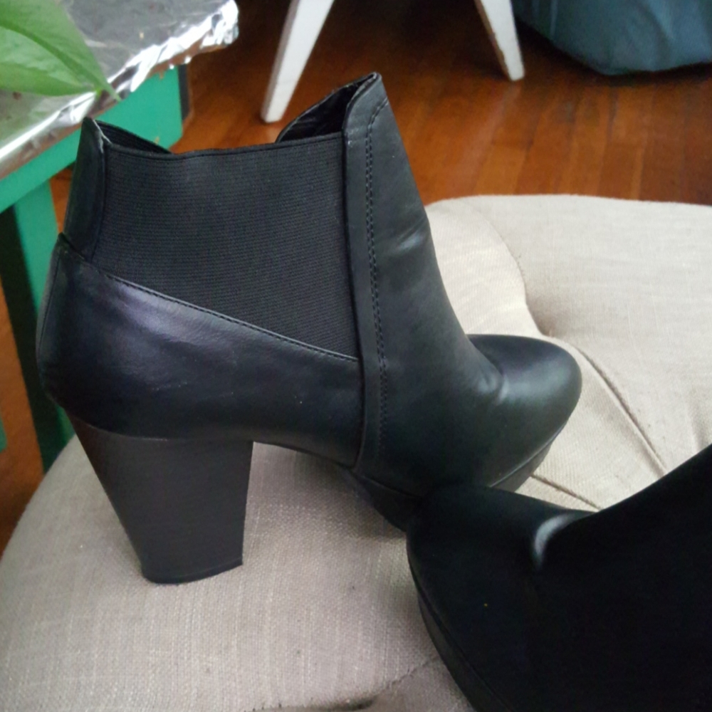 Shoes - Picture 4 of 4